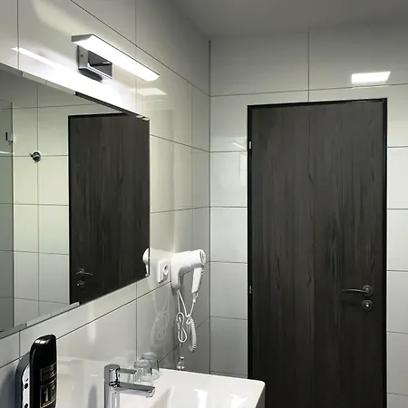 Atrium 3*
