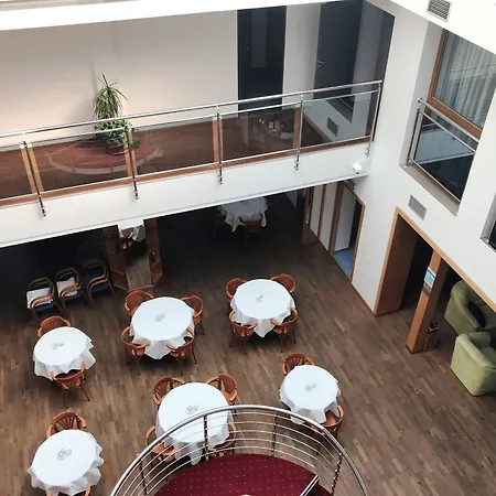 Atrium 3*
