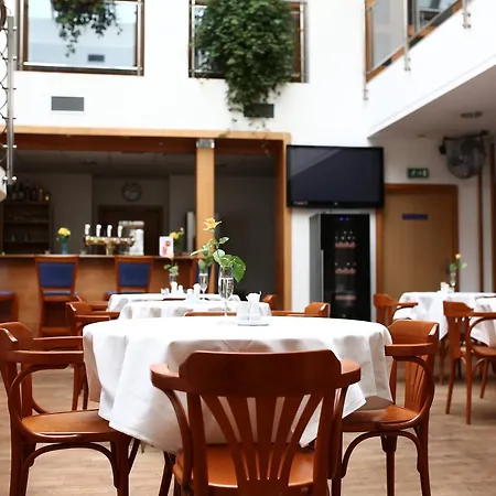 Atrium 3*