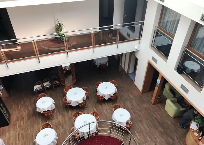 Atrium 3*