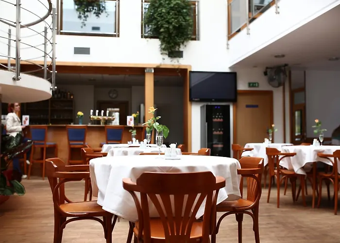 Atrium 3*